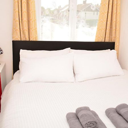 Sm Dreams Unlimited Serviced Accommodation- Stanwell-Staines-Heathrow Esterno foto