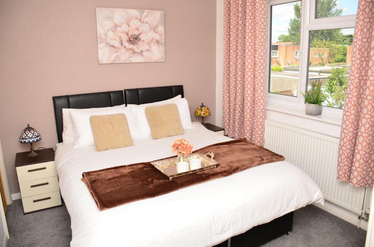 Sm Dreams Unlimited Serviced Accommodation- Stanwell-Staines-Heathrow Esterno foto