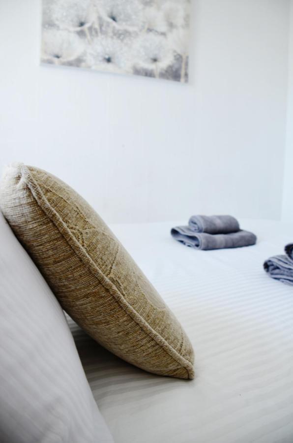 Sm Dreams Unlimited Serviced Accommodation- Stanwell-Staines-Heathrow Esterno foto