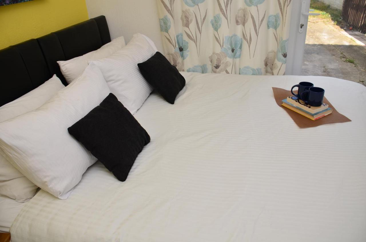Sm Dreams Unlimited Serviced Accommodation- Stanwell-Staines-Heathrow Esterno foto