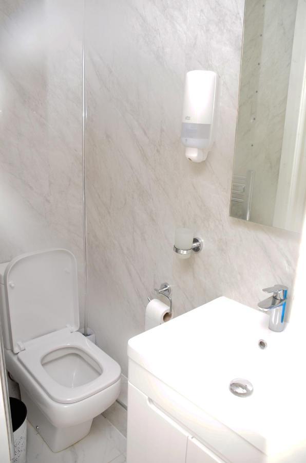 Sm Dreams Unlimited Serviced Accommodation- Stanwell-Staines-Heathrow Esterno foto