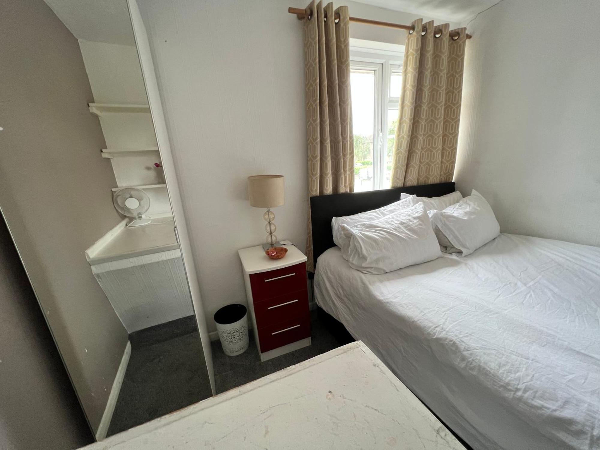 Sm Dreams Unlimited Serviced Accommodation- Stanwell-Staines-Heathrow Esterno foto