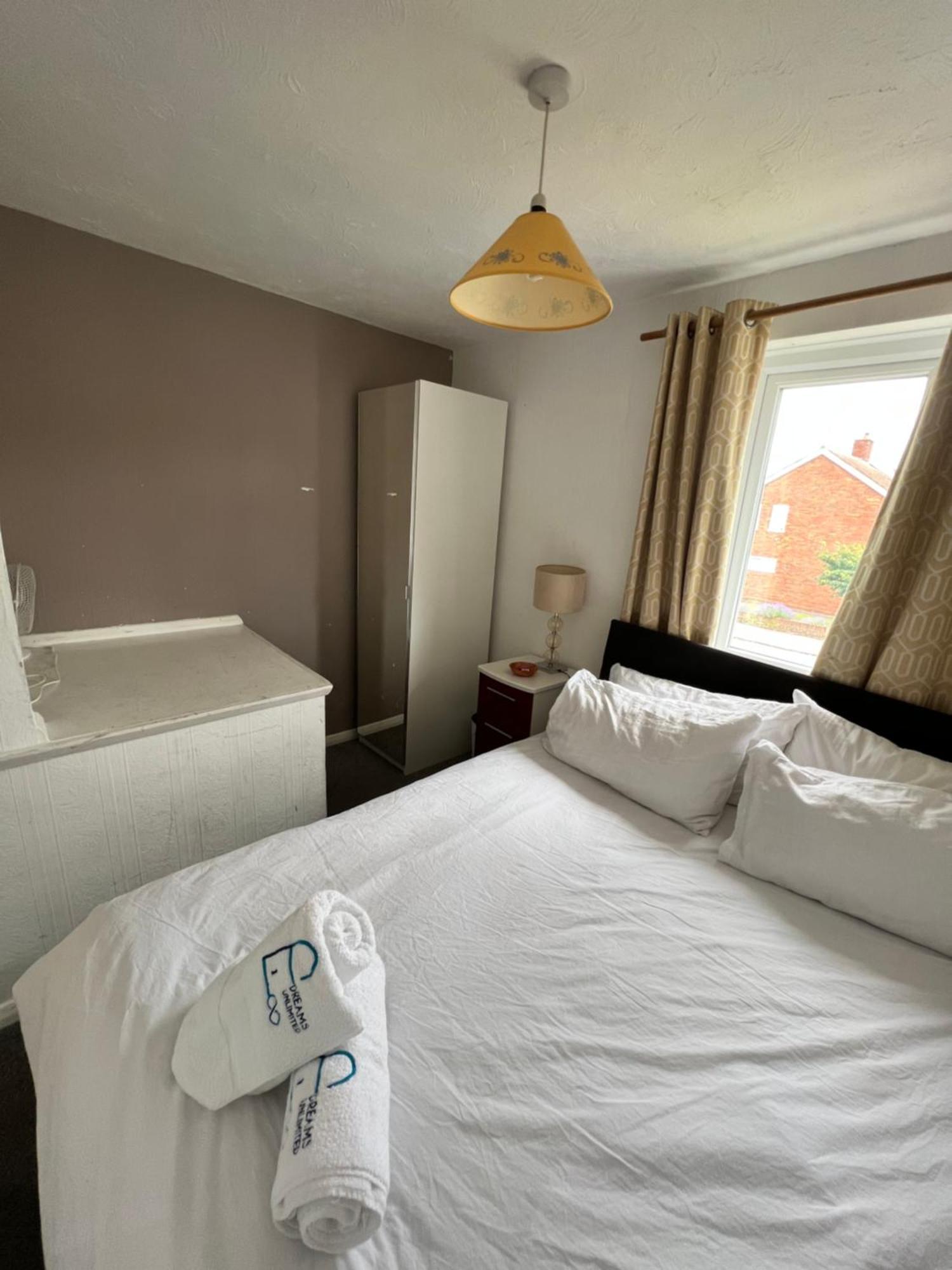 Sm Dreams Unlimited Serviced Accommodation- Stanwell-Staines-Heathrow Esterno foto